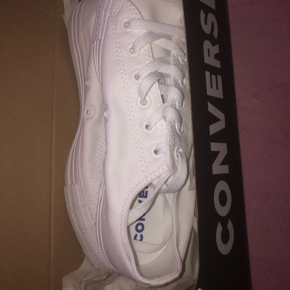 BRAND NEW CONVERSE